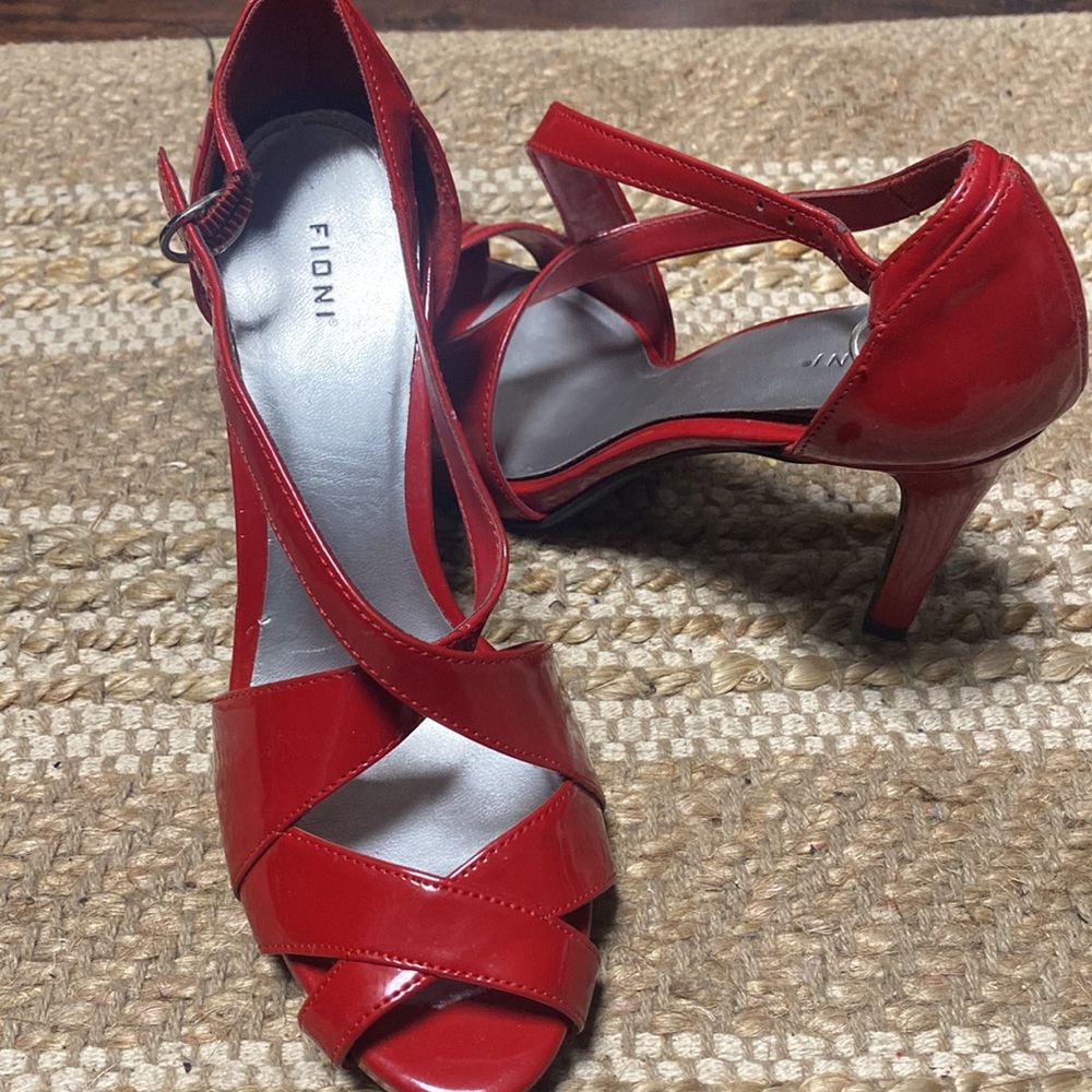 Red heels - Picture 3 of 5